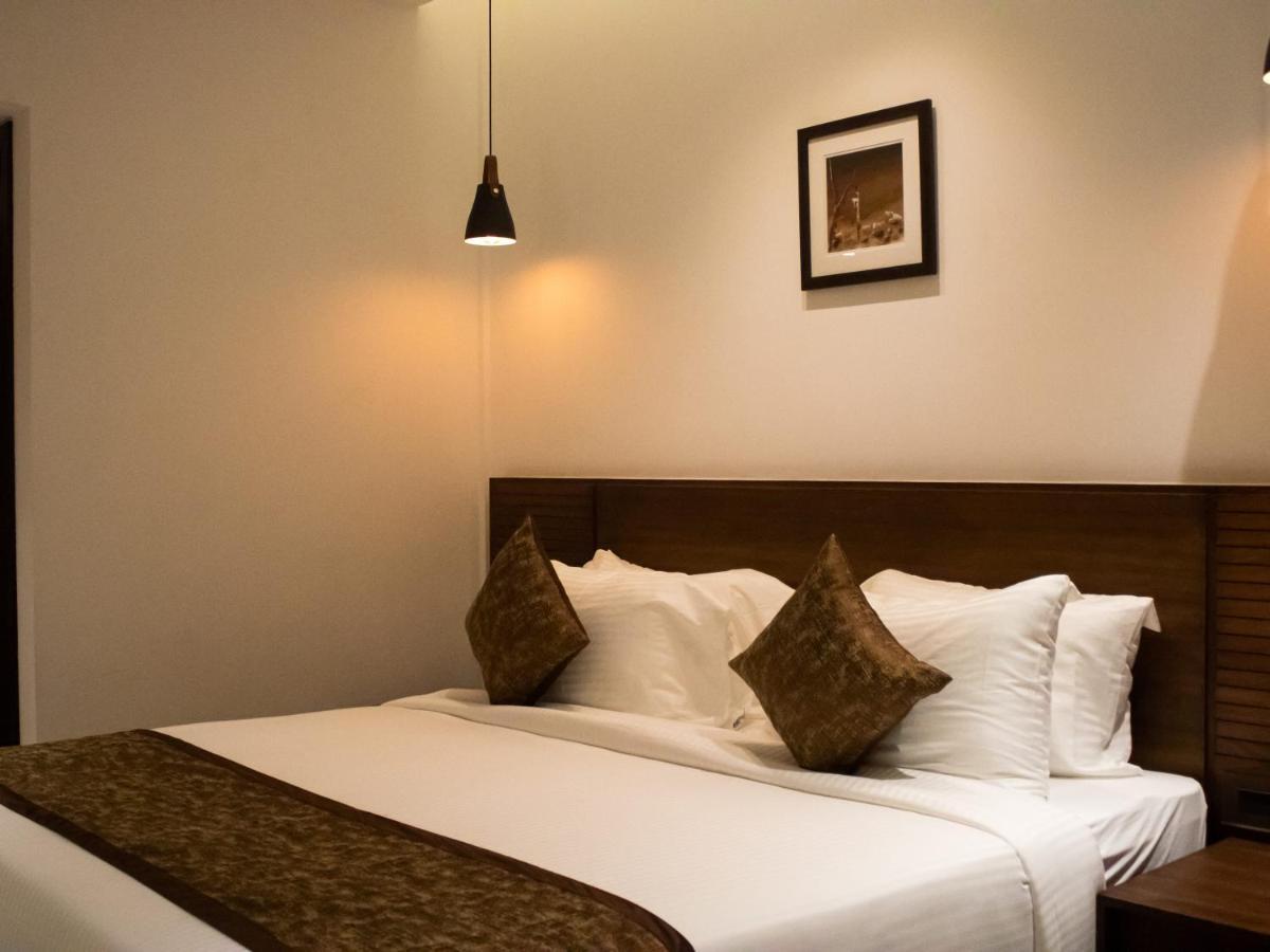 The Runway Hotel Kochi Exterior foto