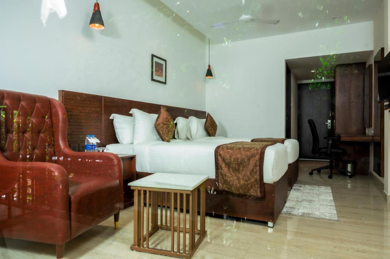 The Runway Hotel Kochi Exterior foto